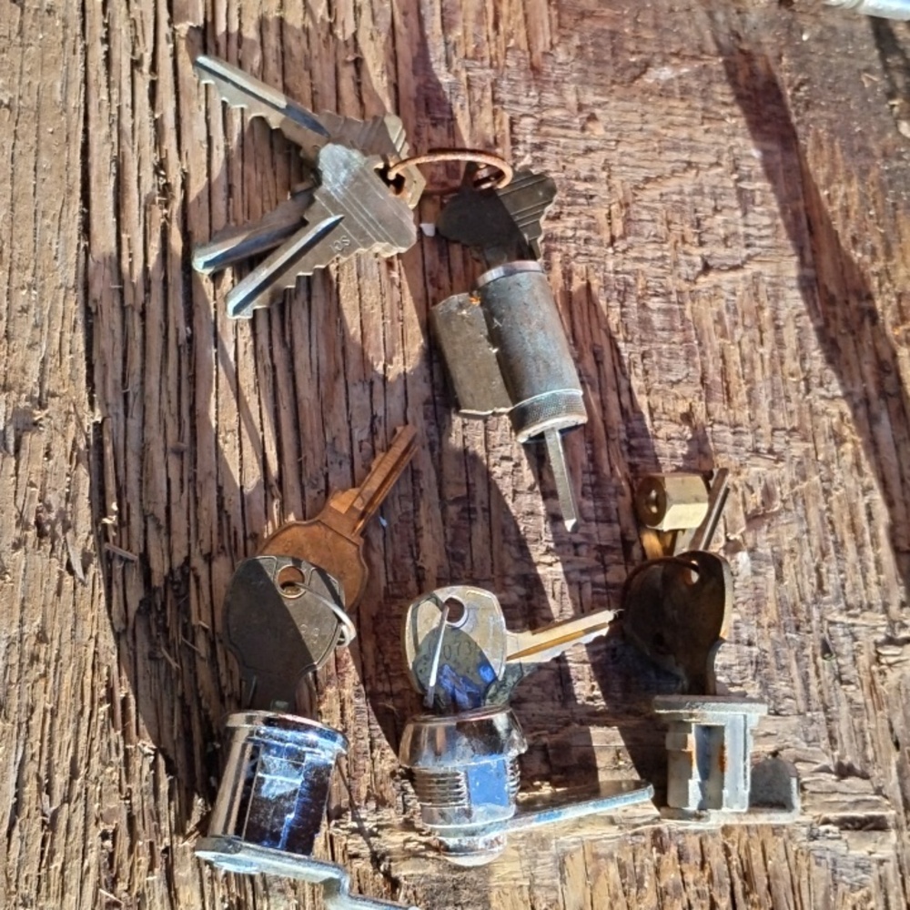 Assorted Metal Keys and Locks - Picture 3 of 4